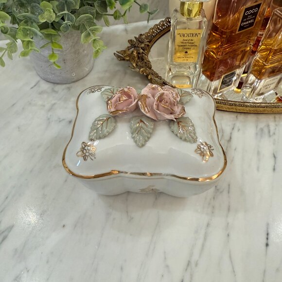 Vintage Lipper Mann (L&M) Bond Ware Trinket Box, Porcelain with Roses &Gold - Picture 3 of 17